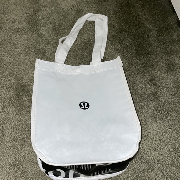 COPY - 2 small reusable Lulu Lemon bags - Picture 3 of 4